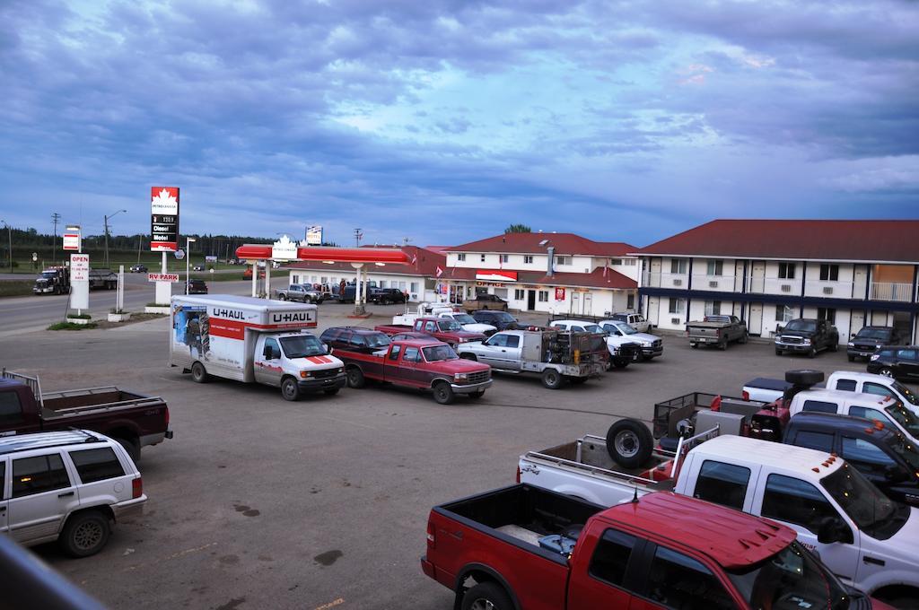 Blue Bell Inn Fort Nelson Dış mekan fotoğraf